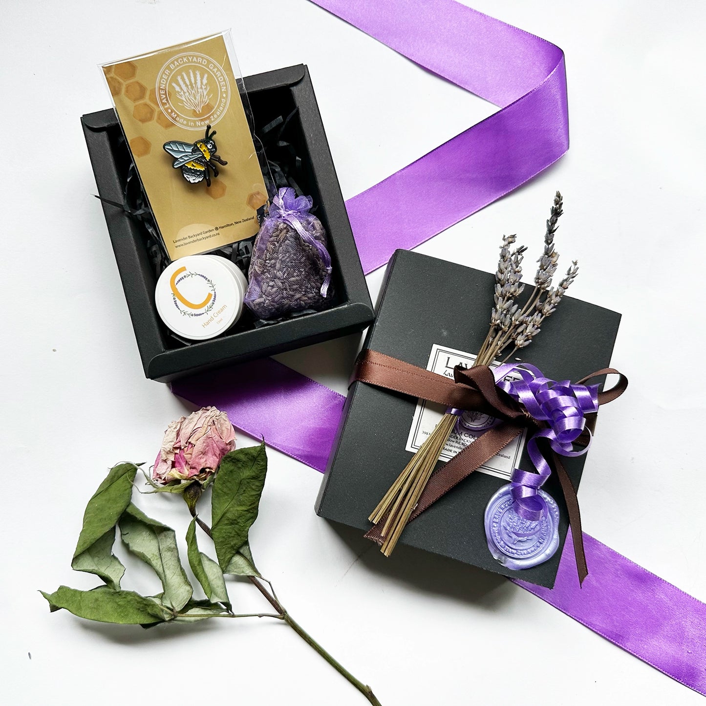 Working Bee Thank You Gifts featuring Dried Lavender Sachet, Lavender Hand Cream for Dry Hands (10ml), Cute Bee Badge, and Mini Dried Lavender Flowers, wrapped with a brown ribbon.